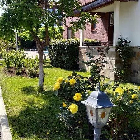 Apollon Private Apartmens * Ravda